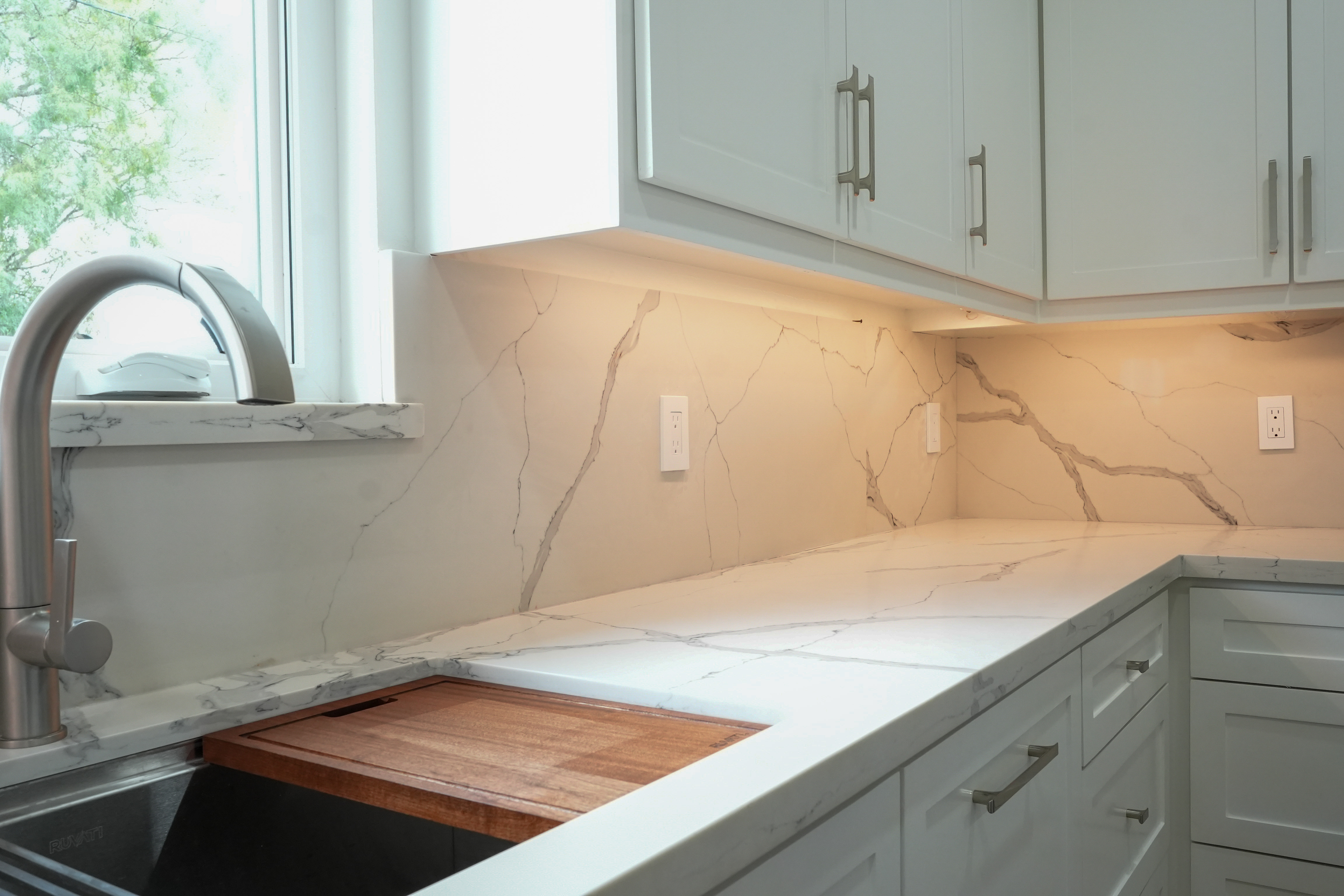 Casa Serena — kitchen with floor-to-ceiling cabinets